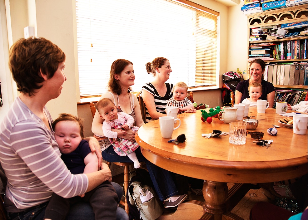 cuidiu volunteers helping parents. 1
